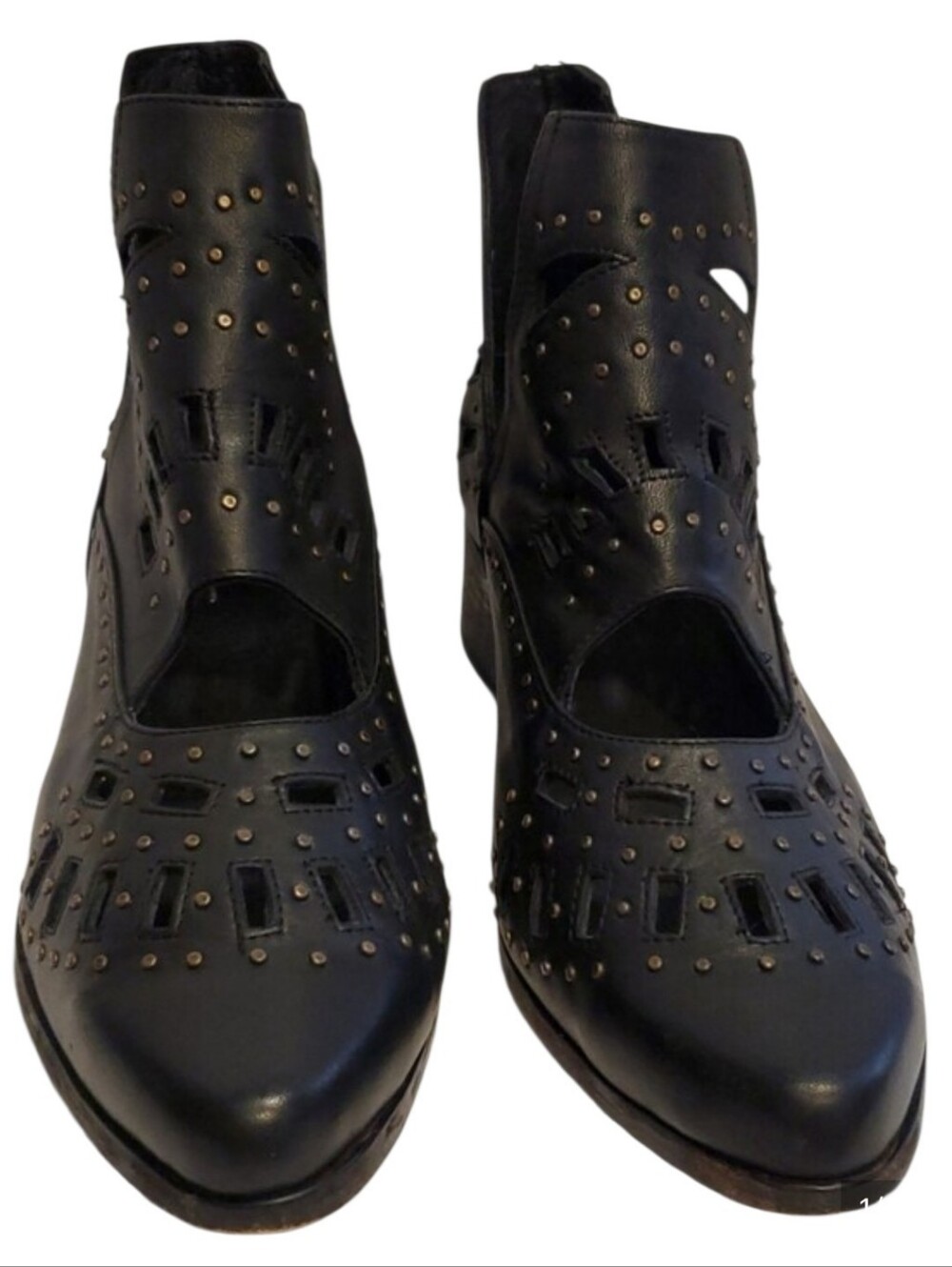 Sbicca Cut Out Stud Vixon Bootie In Black Size 9C